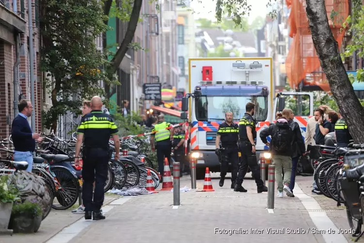 Peter R. de Vries neergeschoten op Lange Leidsedwarsstraat, verdachte voortvluchtig