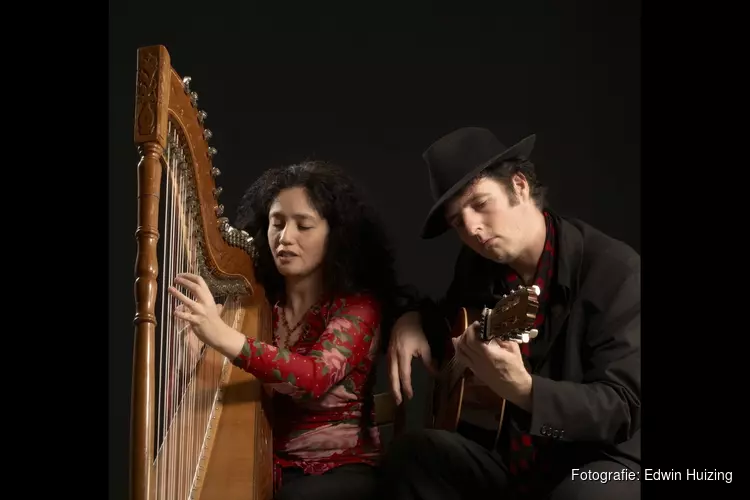 Harp-gitaar duo Claudia y Manito in Cellebroederskapel